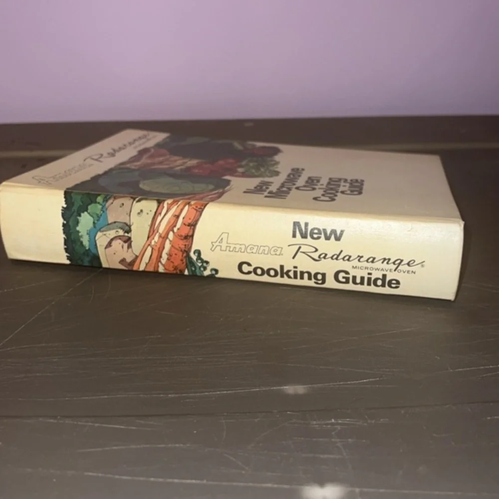 Amana Radarange Microwave Oven Cooking Guide Book‎ 1972 Vintage White
